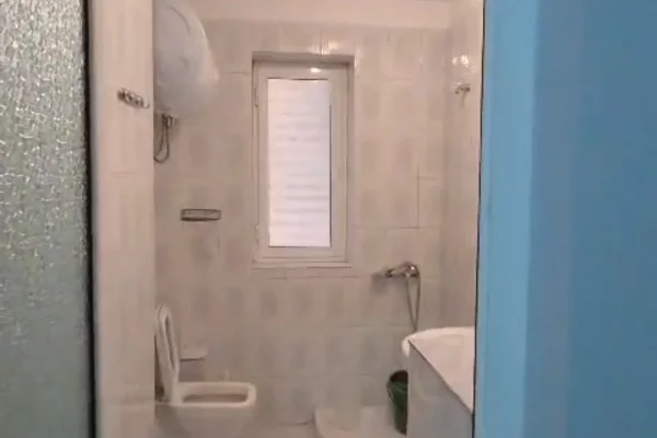 Shtepi me qera Apartament ne Tirane, 3+1, Mobilimi E mobiluar, Pagesa 700  Euro.