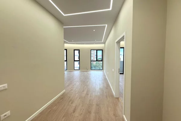 Shtepi ne shitje Apartament ne Tirane, 2+1, Mobilimi Bosh, pa mobiluar, Pagesa 330,000  Euro.