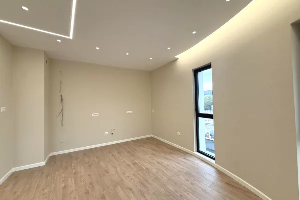 Shtepi ne shitje Apartament ne Tirane, 2+1, Mobilimi Bosh, pa mobiluar, Pagesa 330,000  Euro.