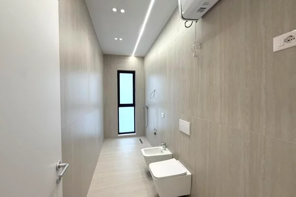 Shtepi ne shitje Apartament ne Tirane, 2+1, Mobilimi Bosh, pa mobiluar, Pagesa 330,000  Euro.