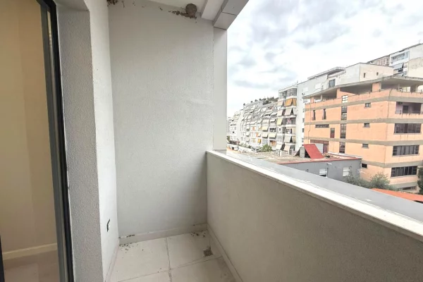 Shtepi ne shitje Apartament ne Tirane, 2+1, Mobilimi Bosh, pa mobiluar, Pagesa 330,000  Euro.