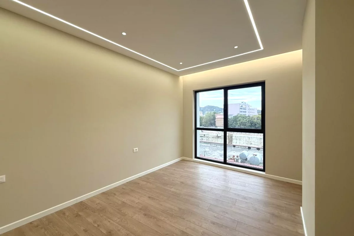 Shtepi ne shitje Apartament ne Tirane, 2+1, Mobilimi Bosh, pa mobiluar, Pagesa 330,000  Euro.