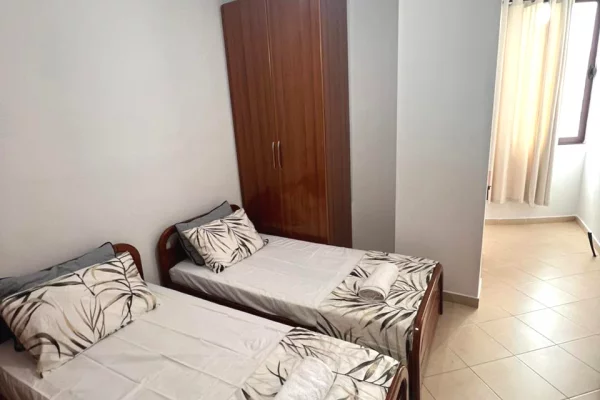 Shtepi me qera Apartament ne Tirane, 2+1, Mobilimi E mobiluar, Pagesa 65,000  Leke.
