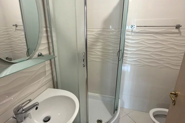 Shtepi me qera Apartament ne Tirane, 2+1, Mobilimi E mobiluar, Pagesa 800  Euro.