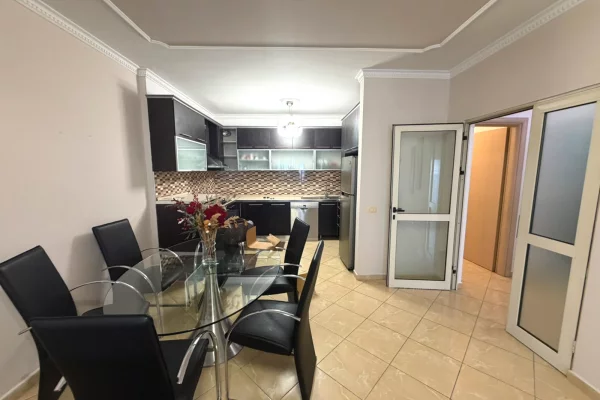 Shtepi me qera Apartament ne Tirane, 2+1, Mobilimi E mobiluar, Pagesa 800  Euro.
