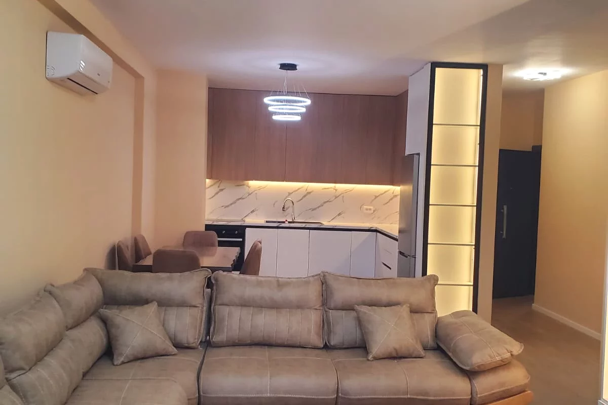 Shtepi me qera Apartament ne Tirane, 2+1, Mobilimi E mobiluar, Pagesa 1,200  Euro.