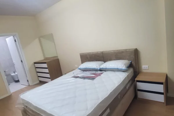 Shtepi me qera Apartament ne Tirane, 2+1, Mobilimi E mobiluar, Pagesa 1,200  Euro.