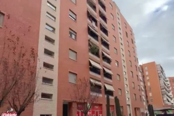 Ambiente Commerciale in Affitto 1+1 a Tirana - 3,150 Euro