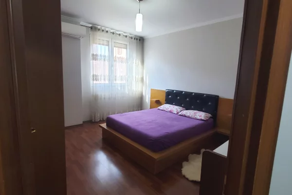 Shtepi me qera Apartament ne Tirane, 3+1, Mobilimi E mobiluar, Pagesa 1,100  Euro.