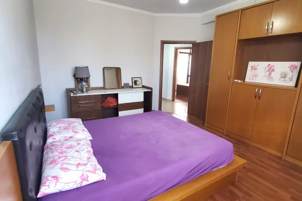 Shtepi me qera Apartament ne Tirane, 3+1, Mobilimi E mobiluar, Pagesa 1,100  Euro.