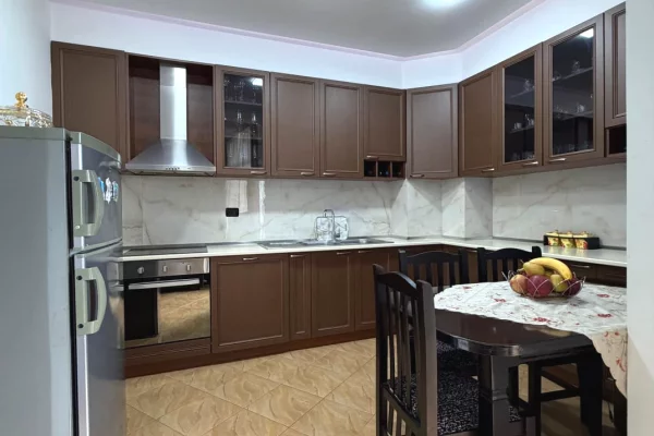 Shtepi me qera Apartament ne Tirane, 2+1, Mobilimi E mobiluar, Pagesa 55,000  Leke.