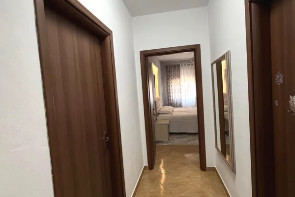 Shtepi me qera Apartament ne Tirane, 2+1, Mobilimi E mobiluar, Pagesa 55,000  Leke.