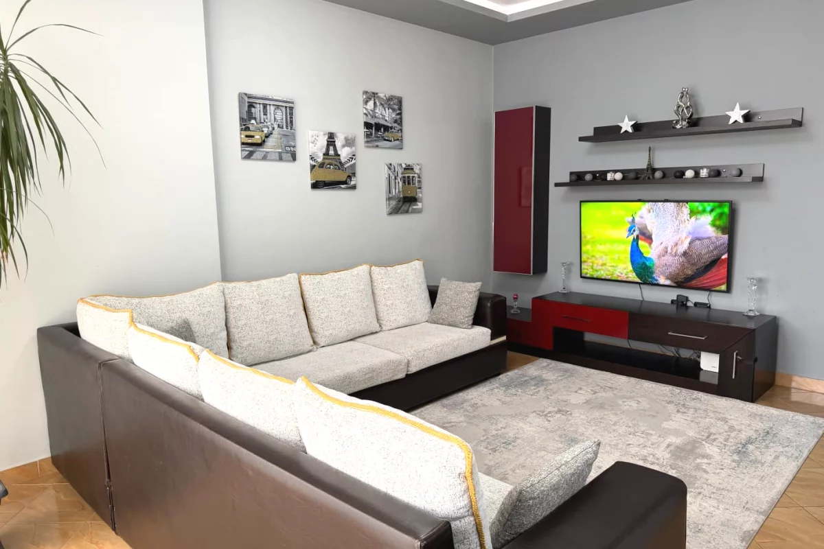 Shtepi me qera Apartament ne Tirane, 2+1, Mobilimi E mobiluar, Pagesa 55,000  Leke.
