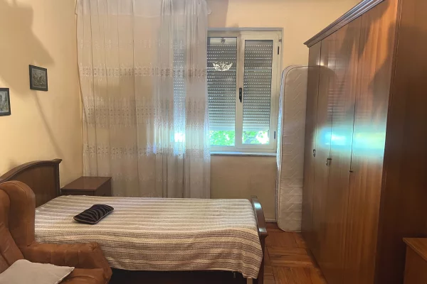 Shtepi me qera Apartament ne Tirane, 2+1, Mobilimi E mobiluar, Pagesa 650  Euro.