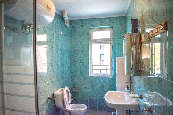 Shtepi me qera Apartament ne Tirane, 2+1, Mobilimi E mobiluar, Pagesa 60,000  Leke.