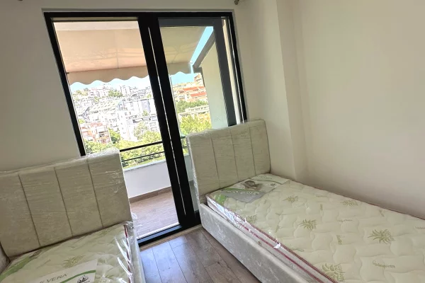 Shtepi ne shitje Apartament ne Tirane, 2+1, Mobilimi E mobiluar, Pagesa 2,550,000  Leke.