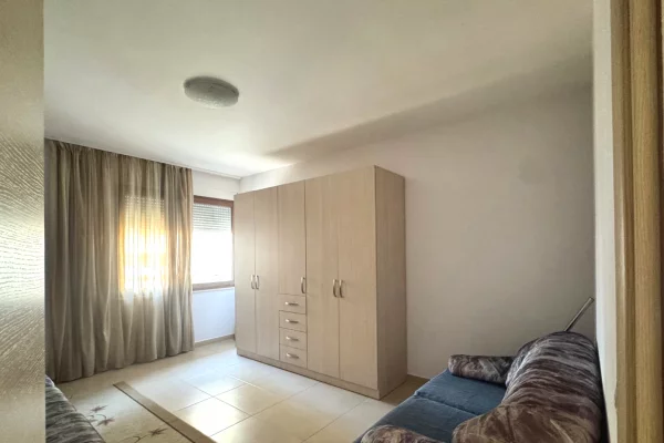 Shtepi me qera Apartament ne Tirane, 2+1, Mobilimi E mobiluar, Pagesa 70,000  Leke.
