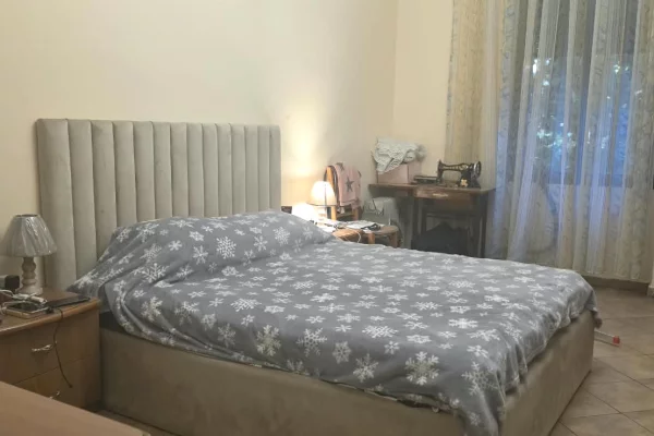 Shtepi ne shitje Apartament ne Tirane, 2+1, Mobilimi E mobiluar, Pagesa 23,900,000  Leke.