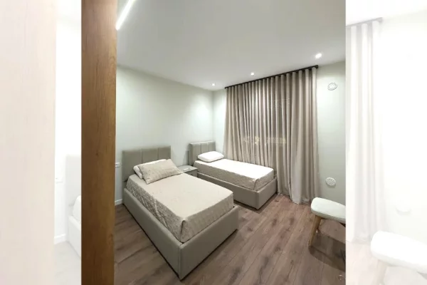 Shtepi me qera Apartament ne Tirane, 2+1, Mobilimi E mobiluar, Pagesa 90,000  Leke.