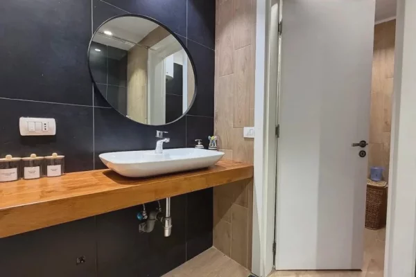 Shtepi me qera Apartament ne Tirane, 2+1, Mobilimi E mobiluar, Pagesa 1,200  Euro.