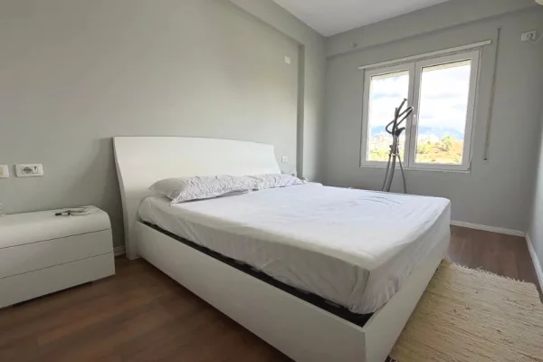 Shtepi me qera Apartament ne Tirane, 2+1, Mobilimi E mobiluar, Pagesa 1,200  Euro.