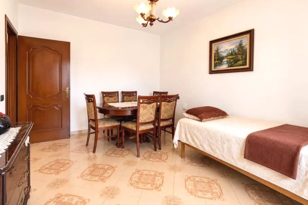 Shtepi ne shitje Apartament ne Tirane, 1+1, Mobilimi E mobiluar, Pagesa 9,200,000  Leke.
