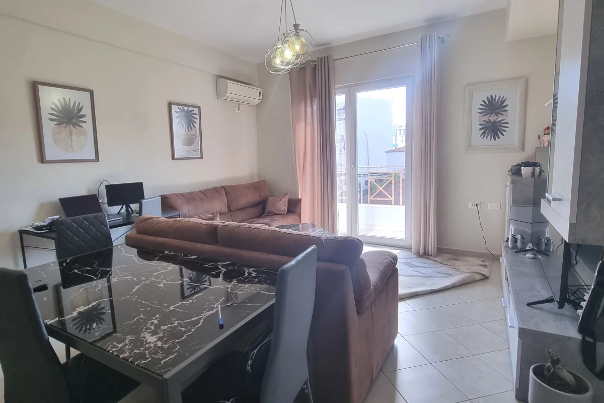 Shtepi me qera Apartament ne Tirane, 1+1, Mobilimi E mobiluar, Pagesa 60,000  Leke.
