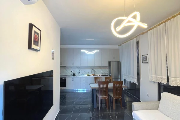 Shtepi me qera Apartament ne Tirane, 2+1, Mobilimi E mobiluar, Pagesa 62,000  Leke.