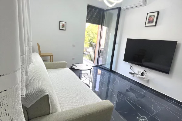 Shtepi me qera Apartament ne Tirane, 2+1, Mobilimi E mobiluar, Pagesa 62,000  Leke.