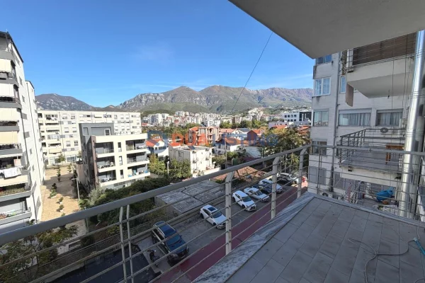 Shtepi ne shitje Apartament ne Tirane, 2+1, Mobilimi E mobiluar, Pagesa 185,000  Euro.