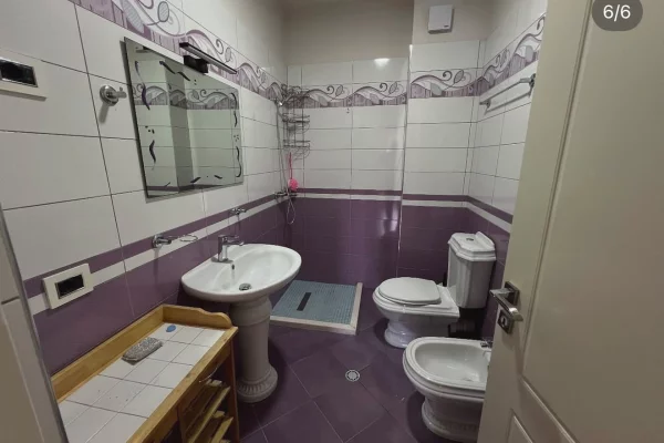 Shtepi ne shitje Apartament ne Tirane, 2+1, Mobilimi E mobiluar, Pagesa 185,000  Euro.