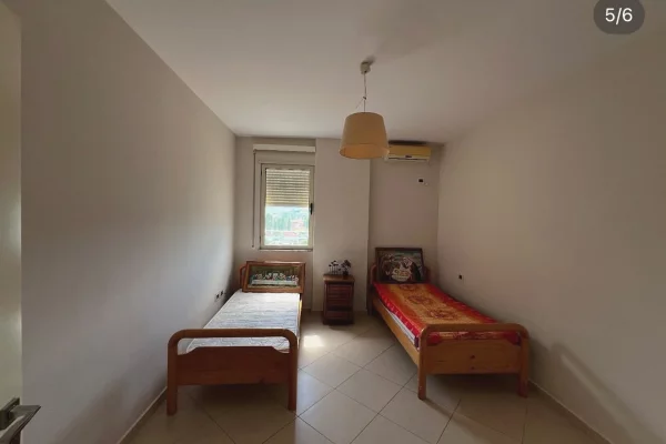 Shtepi ne shitje Apartament ne Tirane, 2+1, Mobilimi E mobiluar, Pagesa 185,000  Euro.