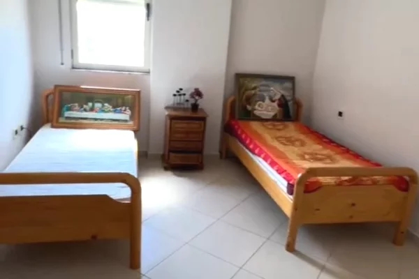Shtepi ne shitje Apartament ne Tirane, 2+1, Mobilimi E mobiluar, Pagesa 185,000  Euro.