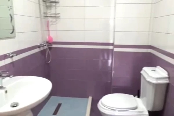 Shtepi ne shitje Apartament ne Tirane, 2+1, Mobilimi E mobiluar, Pagesa 185,000  Euro.