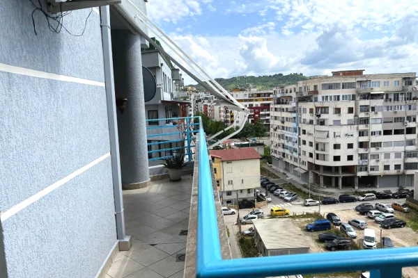 Shtepi ne shitje Apartament ne Tirane, 2+1, Mobilimi E mobiluar, Pagesa 185,000  Euro.