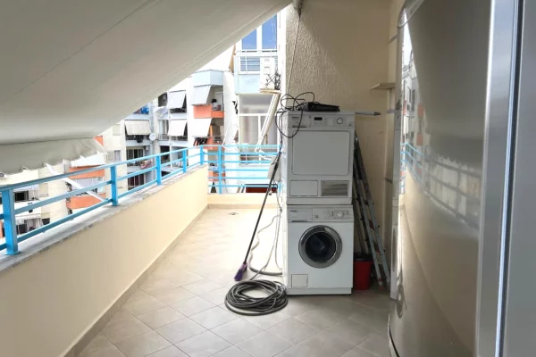 Shtepi ne shitje Apartament ne Tirane, 2+1, Mobilimi E mobiluar, Pagesa 185,000  Euro.