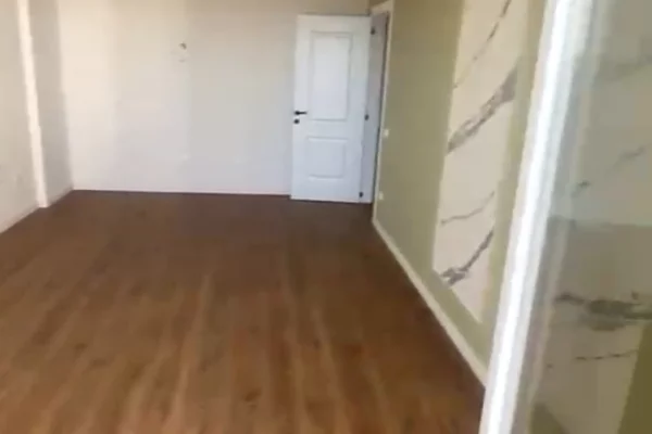 SHITET APARTAMENT 2+1 – KAMËZ, PRANË BASHKISË