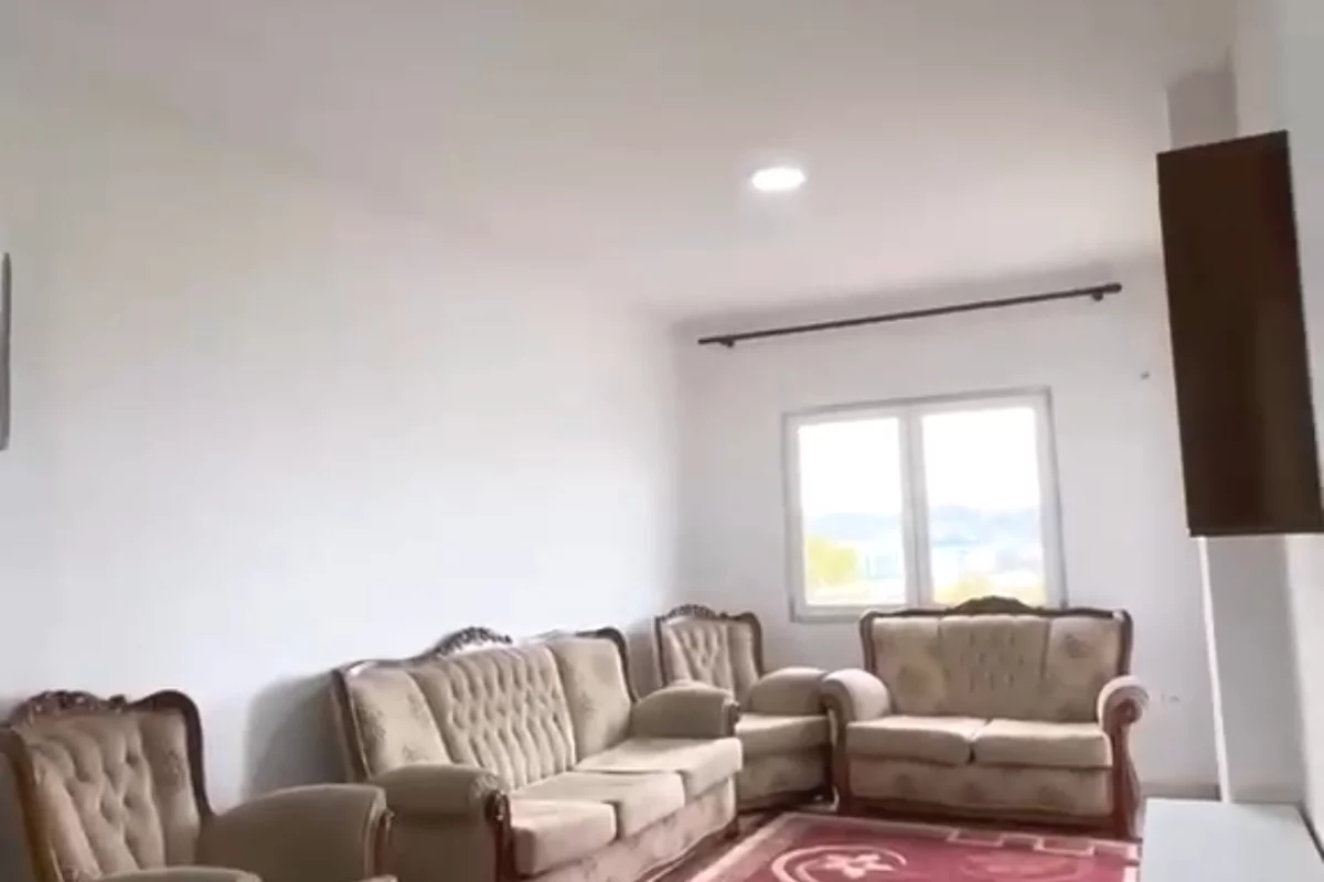 Shtepi ne shitje Apartament ne Tirane, 1+1, Mobilimi E mobiluar, Pagesa 9,500,009  Leke.