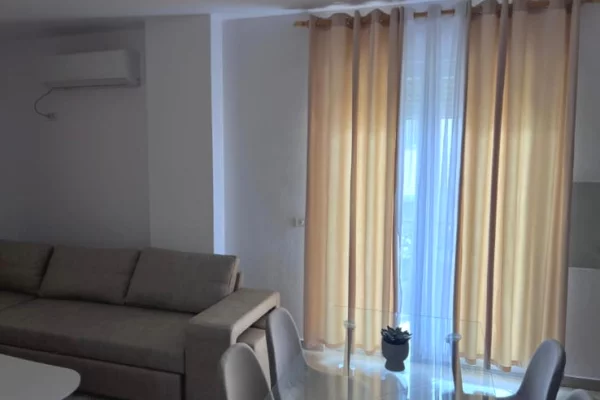 Shtepi ne shitje Apartament ne Tirane, 1+1, Mobilimi E mobiluar, Pagesa 9,300,000  Leke.