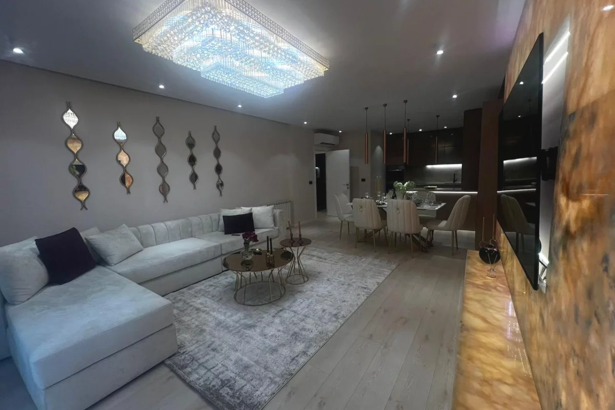 Shtepi ne shitje Apartament ne Tirane, 2+1, Mobilimi E mobiluar, Pagesa 450,000  Euro.
