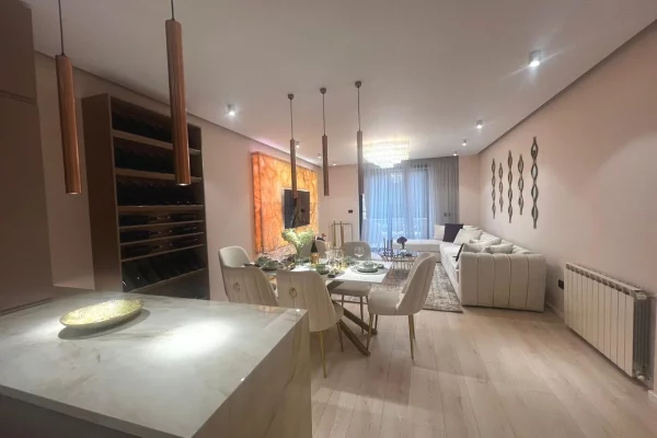 Shtepi ne shitje Apartament ne Tirane, 2+1, Mobilimi E mobiluar, Pagesa 450,000  Euro.
