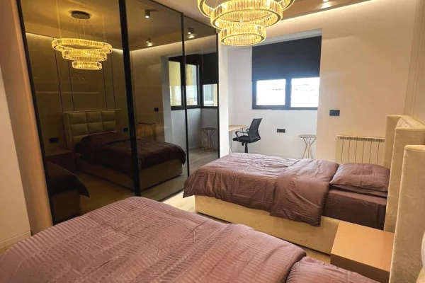 Shtepi ne shitje Apartament ne Tirane, 2+1, Mobilimi E mobiluar, Pagesa 450,000  Euro.