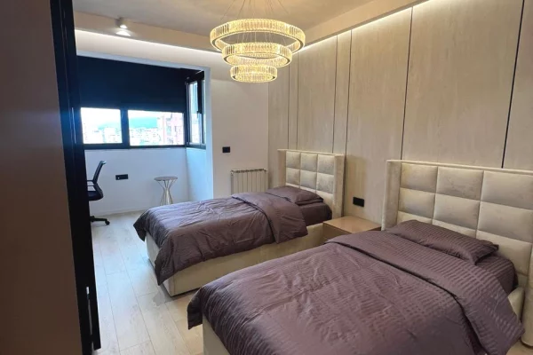 Shtepi ne shitje Apartament ne Tirane, 2+1, Mobilimi E mobiluar, Pagesa 450,000  Euro.