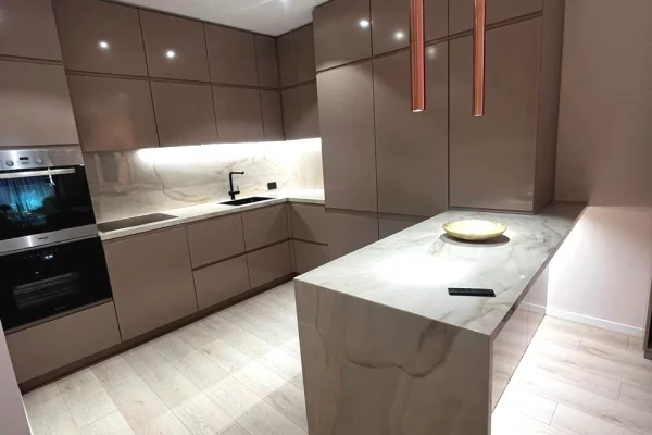Shtepi ne shitje Apartament ne Tirane, 2+1, Mobilimi E mobiluar, Pagesa 450,000  Euro.