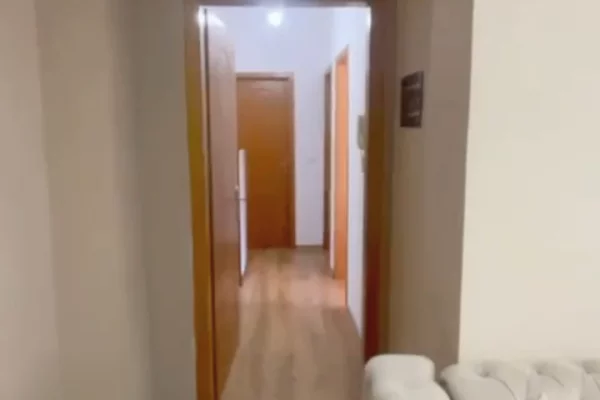Shtepi ne shitje Apartament ne Tirane, 2+1, Mobilimi E mobiluar, Pagesa 15,000,000  Leke.