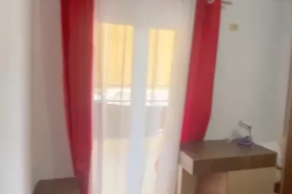 Shtepi ne shitje Apartament ne Tirane, 2+1, Mobilimi E mobiluar, Pagesa 15,000,000  Leke.