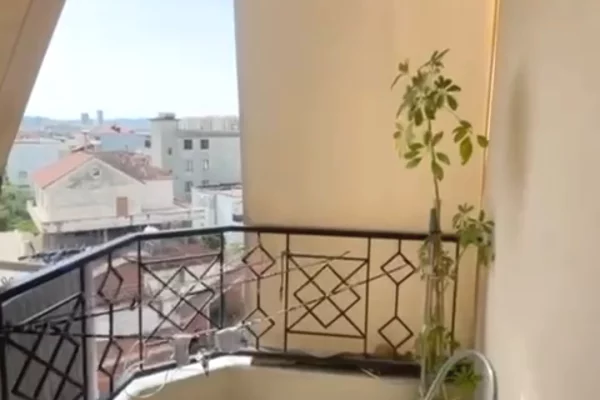 Shtepi ne shitje Apartament ne Tirane, 2+1, Mobilimi E mobiluar, Pagesa 15,000,000  Leke.