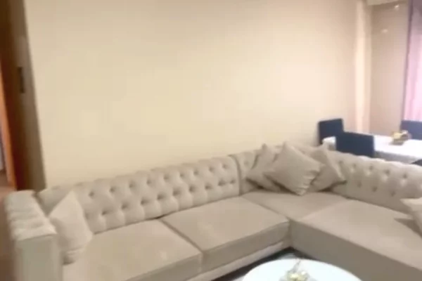 Shtepi ne shitje Apartament ne Tirane, 2+1, Mobilimi E mobiluar, Pagesa 15,000,000  Leke.