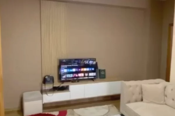 Shtepi ne shitje Apartament ne Tirane, 2+1, Mobilimi E mobiluar, Pagesa 15,000,000  Leke.