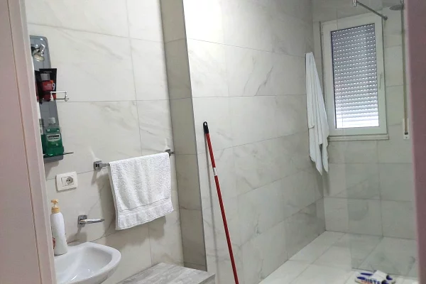 Shtepi ne shitje Apartament ne Tirane, 3+1, Mobilimi E mobiluar, Pagesa 205,700  Euro.
